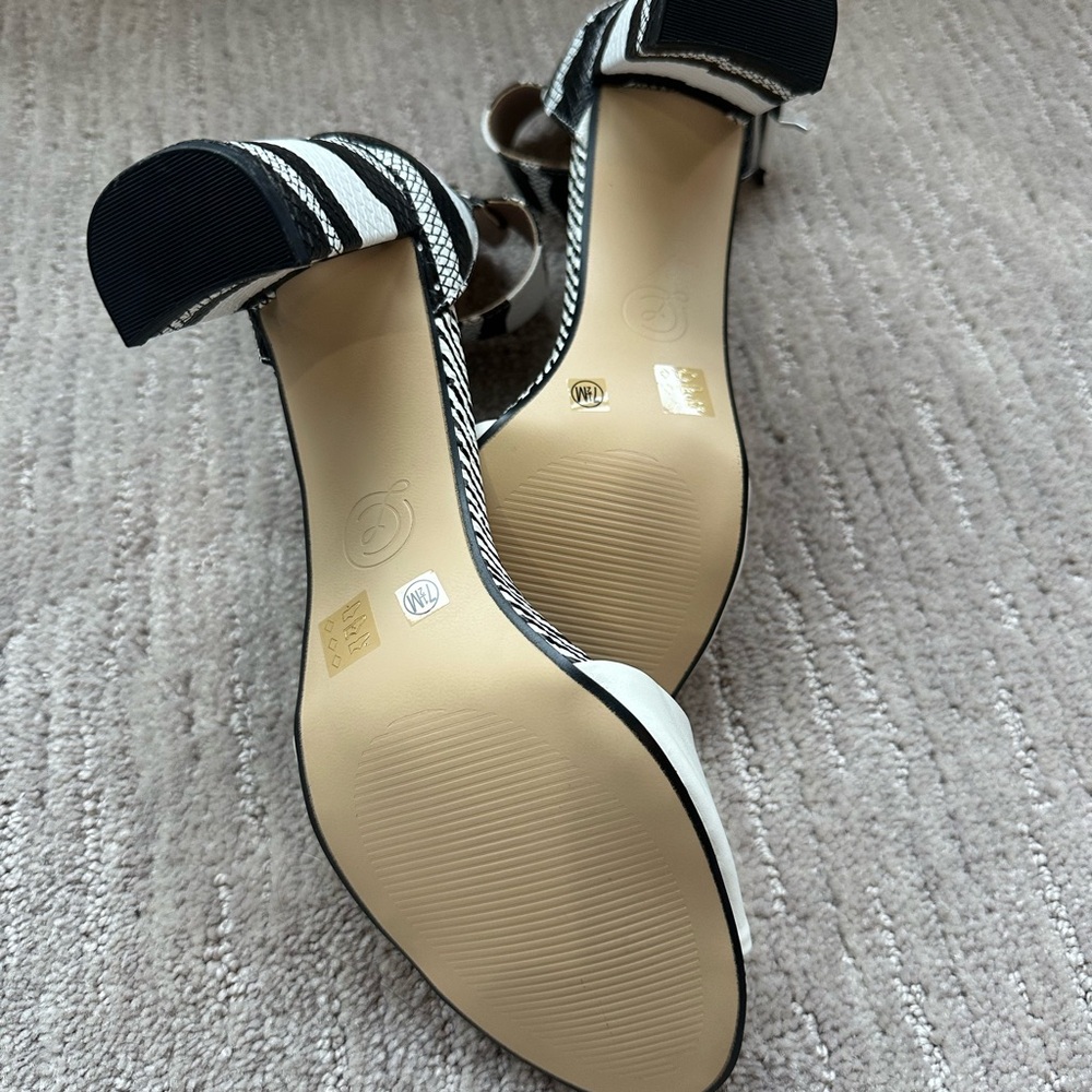 NWOT Chinese laundry zebra print open toe block heels size 7.5 - Picture 4 of 4